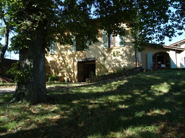 Grande maison en pierres dorées dans le Beaujolais