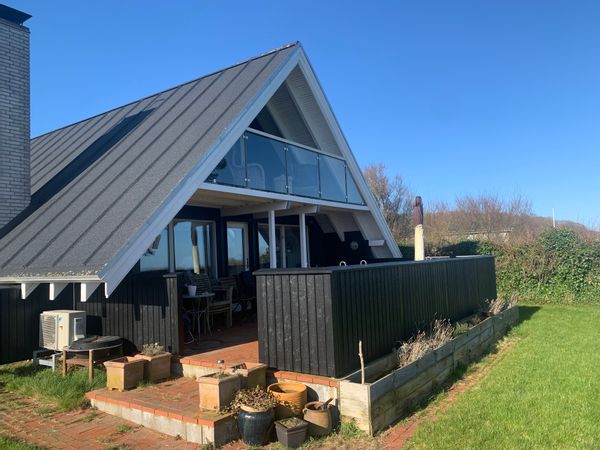 Large summer house in Denmark directly at the beach