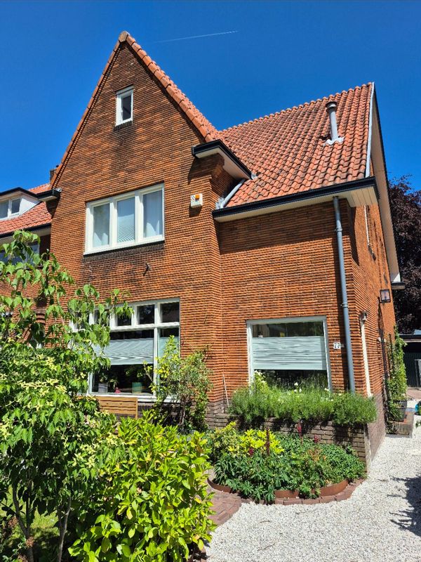 Karakteristiek huis uit 1934, mooie omgeving middenin Nederland. Vlakbij Amsterdam en Utrecht