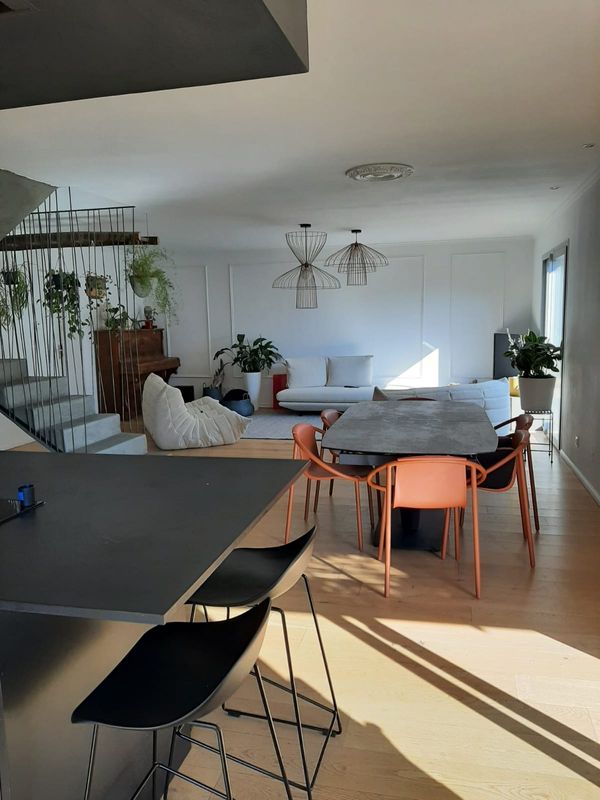 Vacances à la montage proche de la ville avec garde de chats