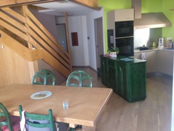 Maison dans un village très animé beaucoup de choses à visiter au cœur du village et aux alentours