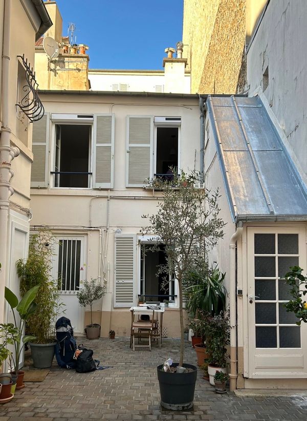 Charmant 2 pièces au calme avec cour – Tour Eiffel