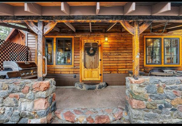 Cozy 4 bed/2 bath cabin in heart of SLT