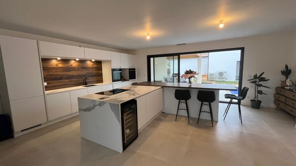 Maison en banlieue toulousaine dans le sud de la France. Centre commerciaux à 5 min, ville à 10 min