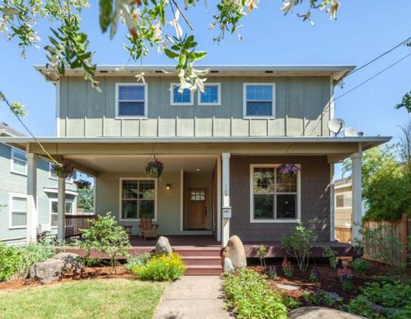 Hood River Family Home - Gorgeous Views & Walkable!