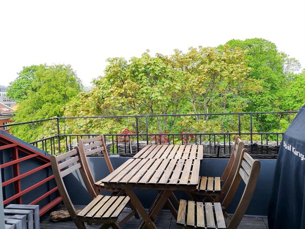 Very central 5 room+kitchen with balcony facing quiet park.