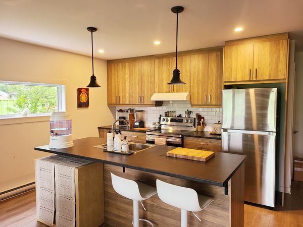 Bright 2 bedroom apartment in beautiful village ski/bike/hike