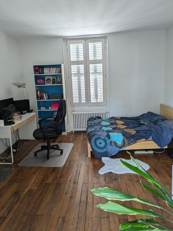 Chambre privée dans une grande maison au coeur de Poitiers