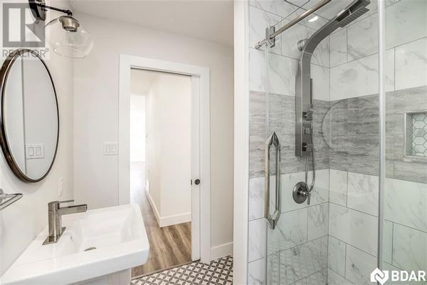Sunshine City ☀️ Orillia, Ontario - Newly Renovated 4 Bed 2 Bath