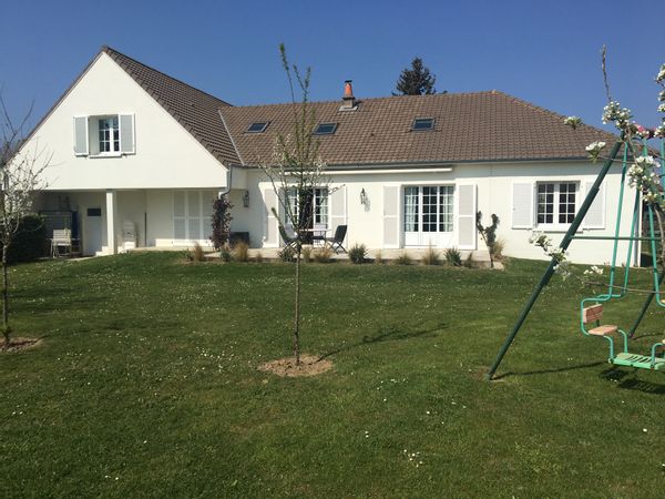 Chambre indépendante avec salle de bain privative dans la maison de Marie-Anne et Jean
