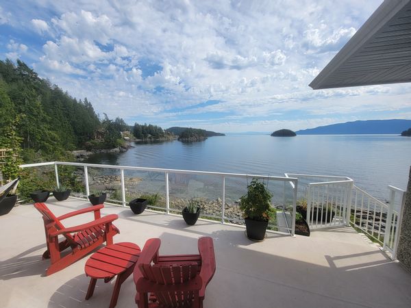 Garden Bay House - where ocean and mountains, lakes and wildlife meet