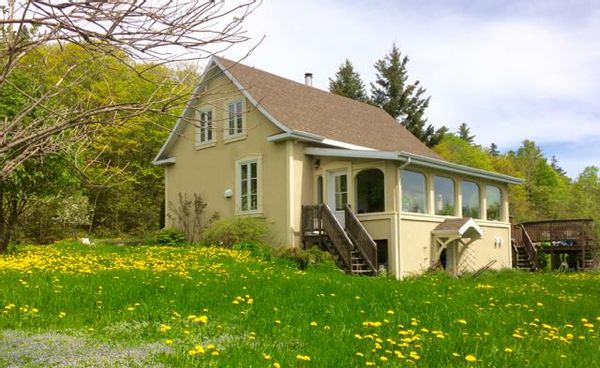 Home in Saint-Aubert, Quebec