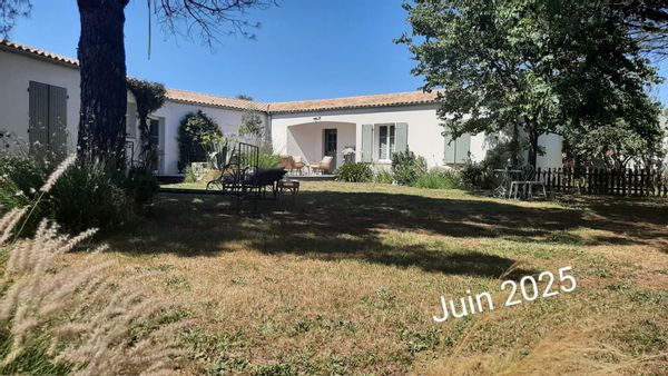 La maison de Séverine à proximité de La Rochelle, Île de Ré.