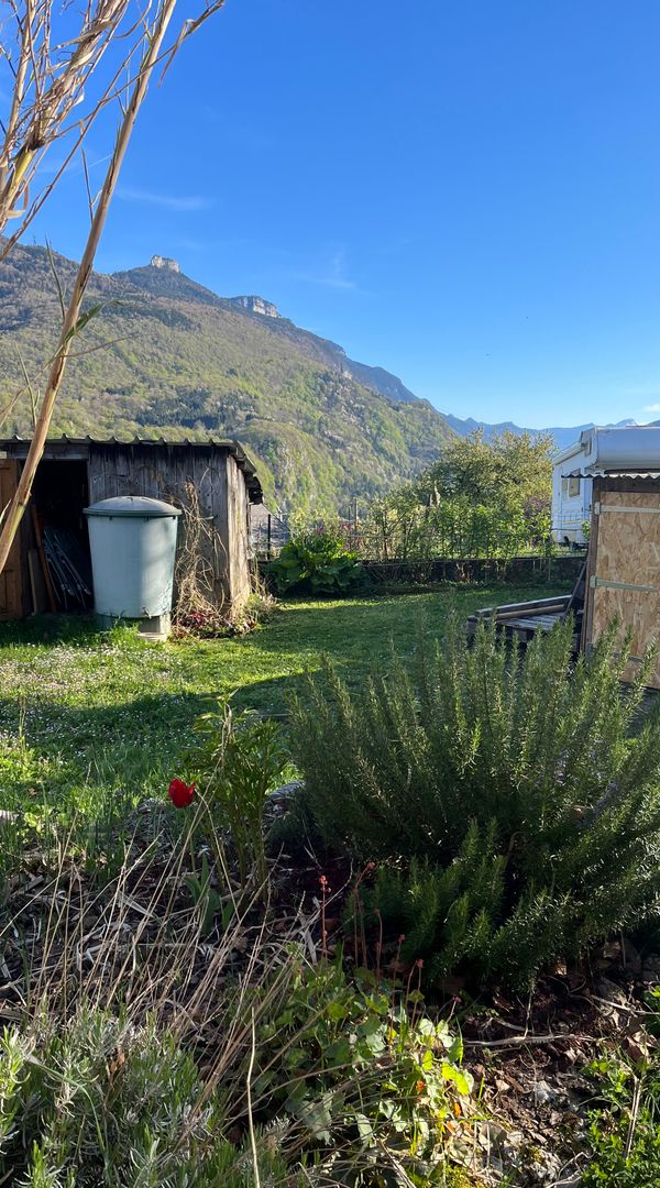 Entre lacs et montagne,auberge 19eme siècle rénovée avec soin, maison avec vue montagne