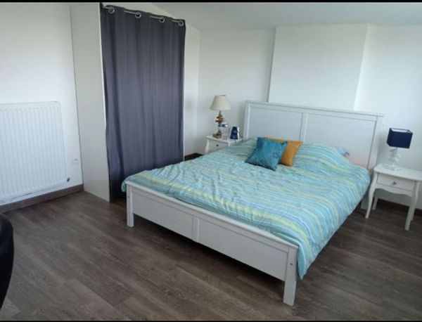Étage en hospitalité (2 chambres avec lit double / toilettes / sdb)