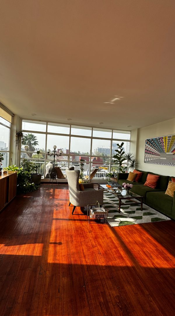 Pablo and Valerias apt