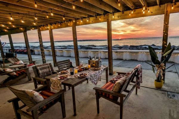 Comfortable waterfront get-away, minutes from the beach, pubs, and restaurants of North Wildwood.