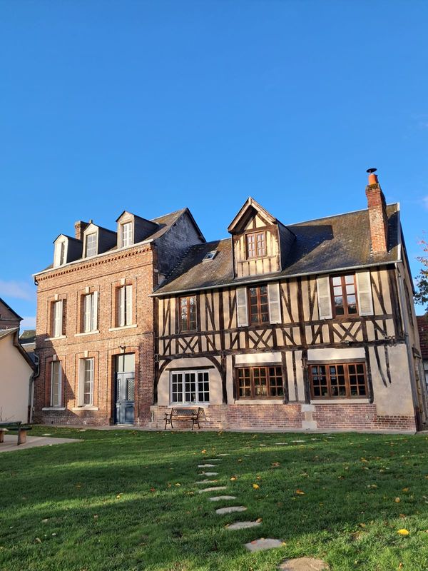 Superbe maison de campagne... mais à rénover en partie donc pas encore prête à vous accueillir !