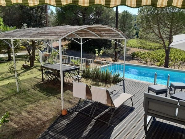 Maison de campagne aux milieux des vignobles