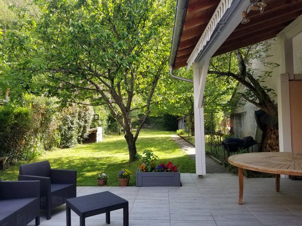 MAISON DANS LES PYRENEES  SKI L'HIVER BALLADES RANDONNEES