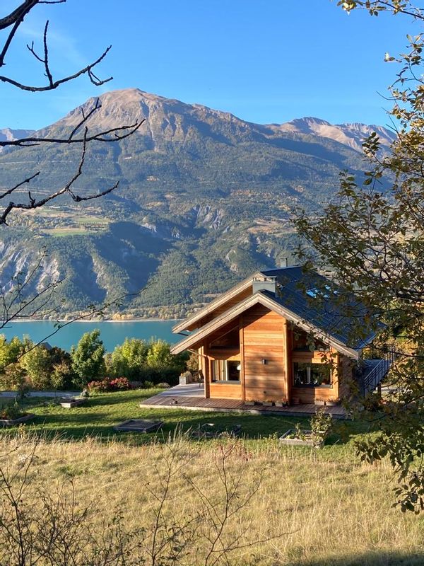 Le chalet contemporain au coeur des Montagnes