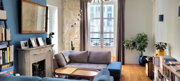 La maison de Nathalie est un appartement de charme situé au cœur de Paris à quelques minutes de tous les sites touristiques d'intérêt.
C'est un appartement confortables et adapté aux enfants situé dans un immeuble familial et au dessus de l'une des meilleures fromageries de Paris!