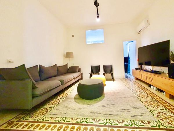 Spacious bright 45sqm apartment in the heart of rothschild street