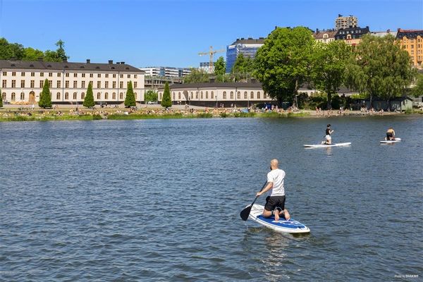3 BR apt w/ 2 baths & balcony located in central Stockholm. Walking distance to anything you need.