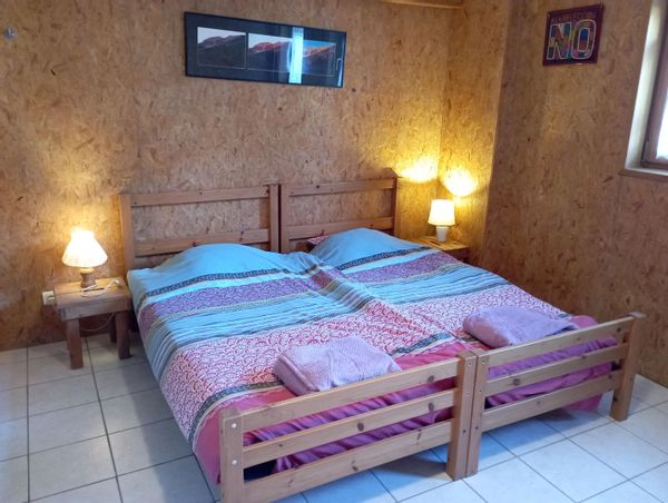 Ressourcez vous! Bains de forêt, méditation, randos, sauna..
Cafés, tisanes, thés, bouilloire.