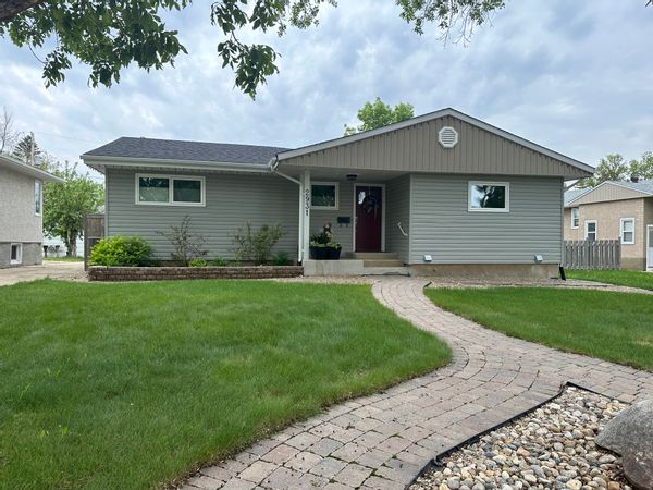 Sun-Filled Warm & Cozy Home in Regina