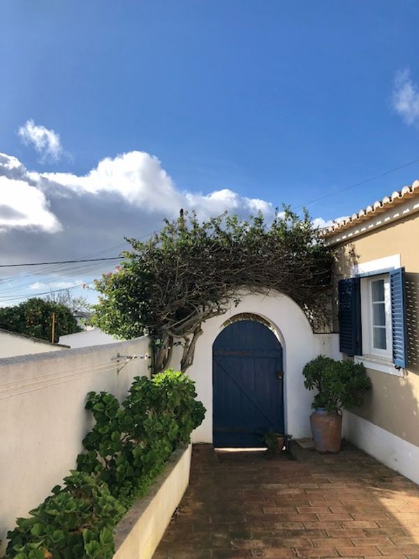 Casa das três irmãs Unavailable until 2024