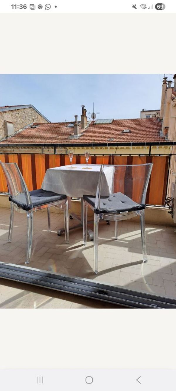 Studio à 10 mn à pied des plages et du Palais : grand confort, très bien équipé et agencé, plein sud