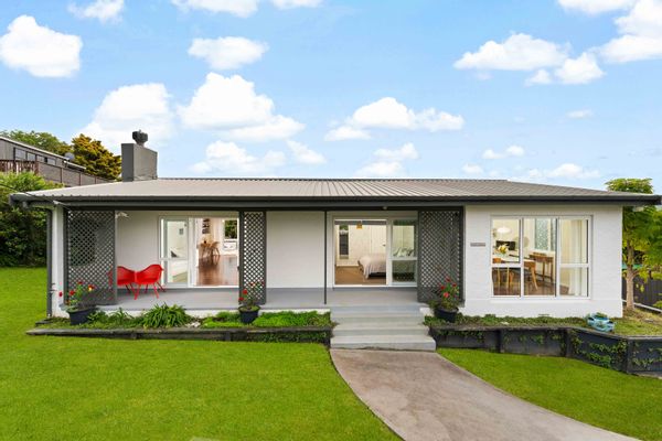 Santosha Cottage: Easy walk to Orewa Beach.