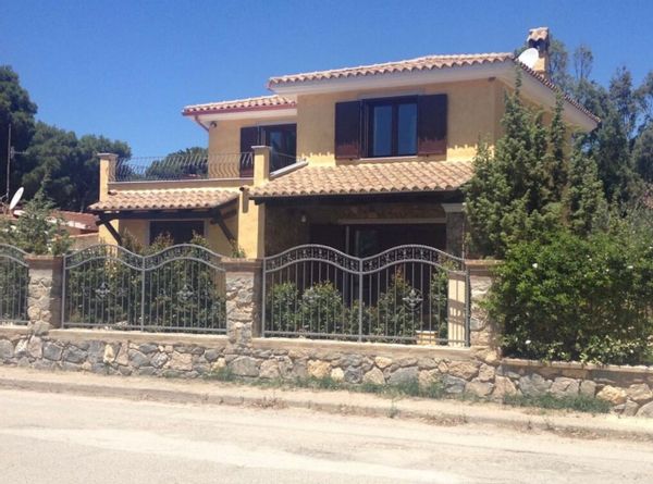 Villa sul mare di Porto Pino (Sardegna)