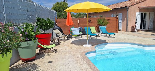 Grande maison avec piscine au calme