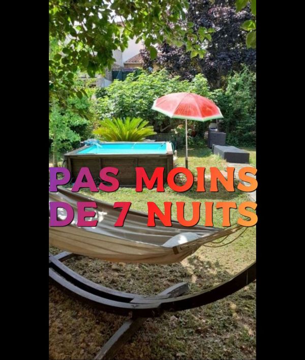 maison de campagne avec jardin au cœur d'un village entouré de vignobles à 40 minutes des plages