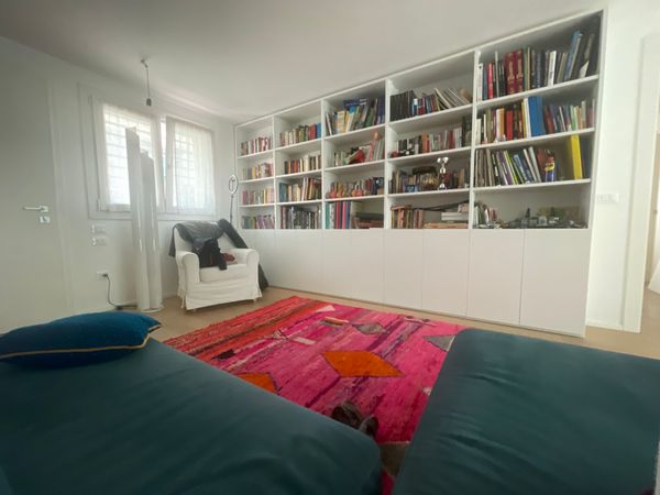 CLAUDIA's house