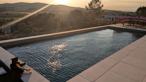 Villa moderne au coeur des vignes et de la garrigue avec une vue a 180 degrés
