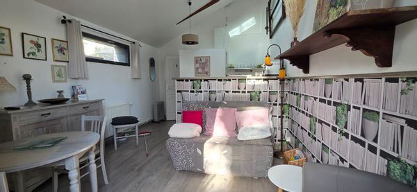 Au calme notre gîte, attenant à notre maison. est totalement indépendant avec terrasse et jardin.