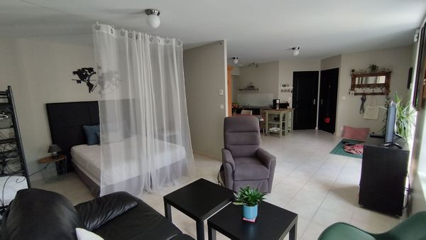 Grand Studio 40m²  RDC, parking privé+terrasse