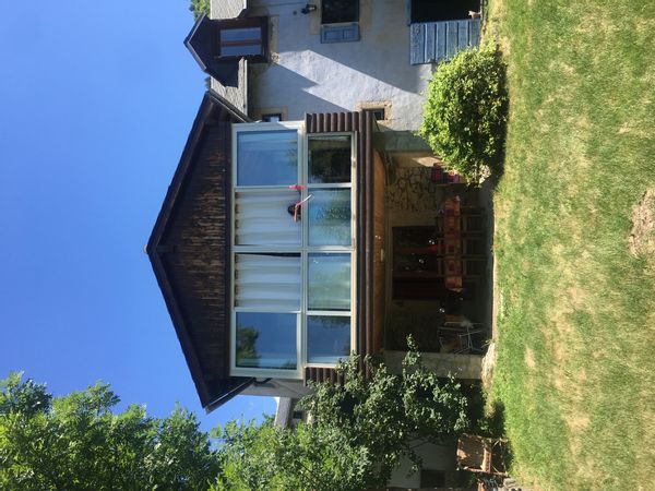Belle maison dans les montagnes pyrénéennes, à la frontière espagnole
