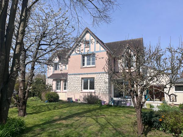 Maison familiale avec jardin