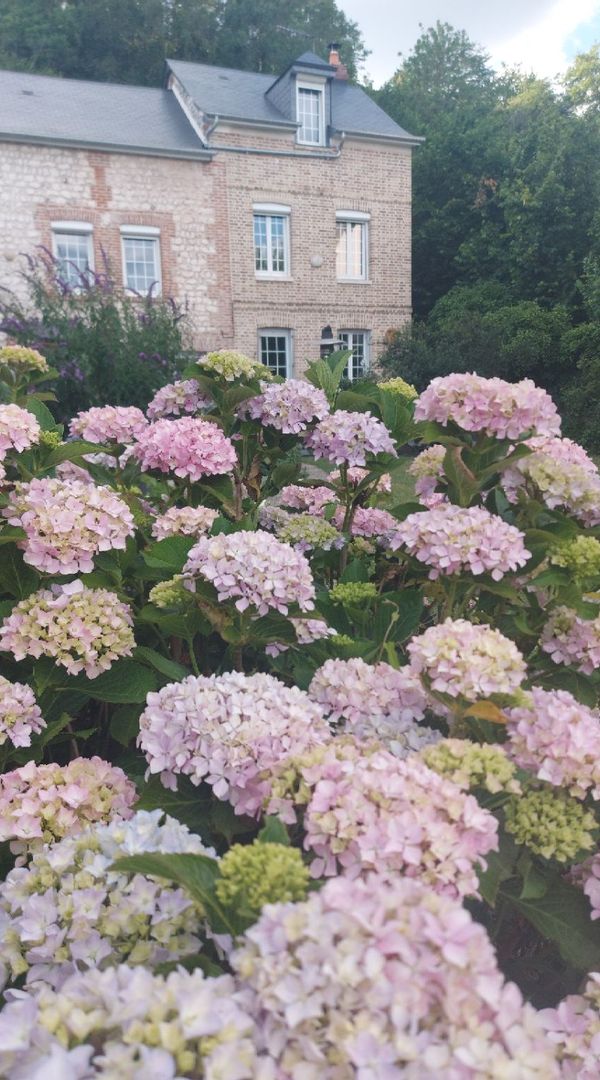 La maison des Laulau en Normandie, bord de Seine.