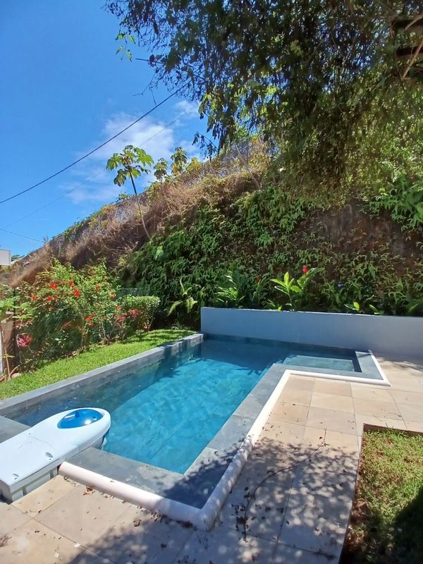 Maison proche Papeete dans résidence avec piscine