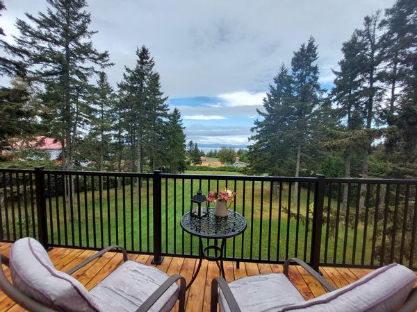 La maison de Michelle et Mario Maison de charme avec vue sur le Fleuve St-Laurent, pour 6 personnes.