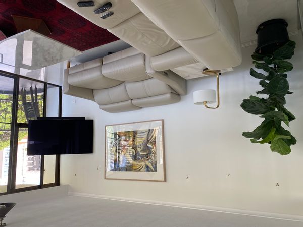 Luxury 2 bedroom apartment with beautiful views and 200 metres to the beach.