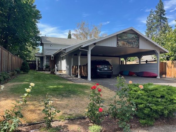 Lovely Garden Home in Walkable Neighborhood