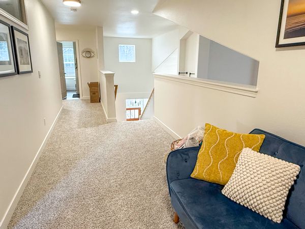 Beautiful and big Bend home, a 5-min walk to the river trail and 3 miles south of Old Mill District