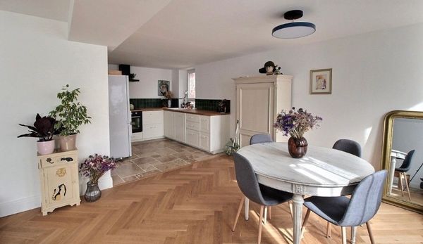 Jolie maison blanche proche de la Seine