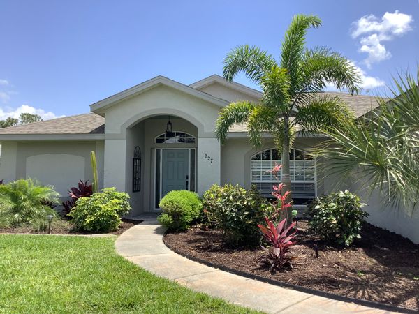 Lovely Florida home in quiet neighborhood with private swimming pool. close to golf courses & the Englewood Beach.